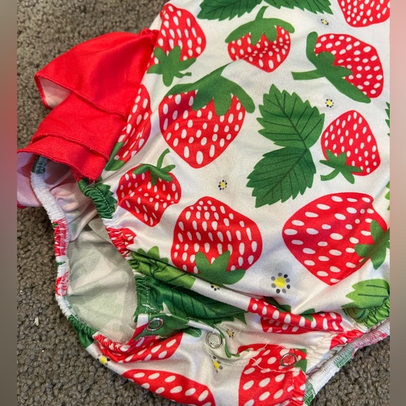 Isla Grace Boutique Strawberry Ruffled Bubble - Picture 2 of 3